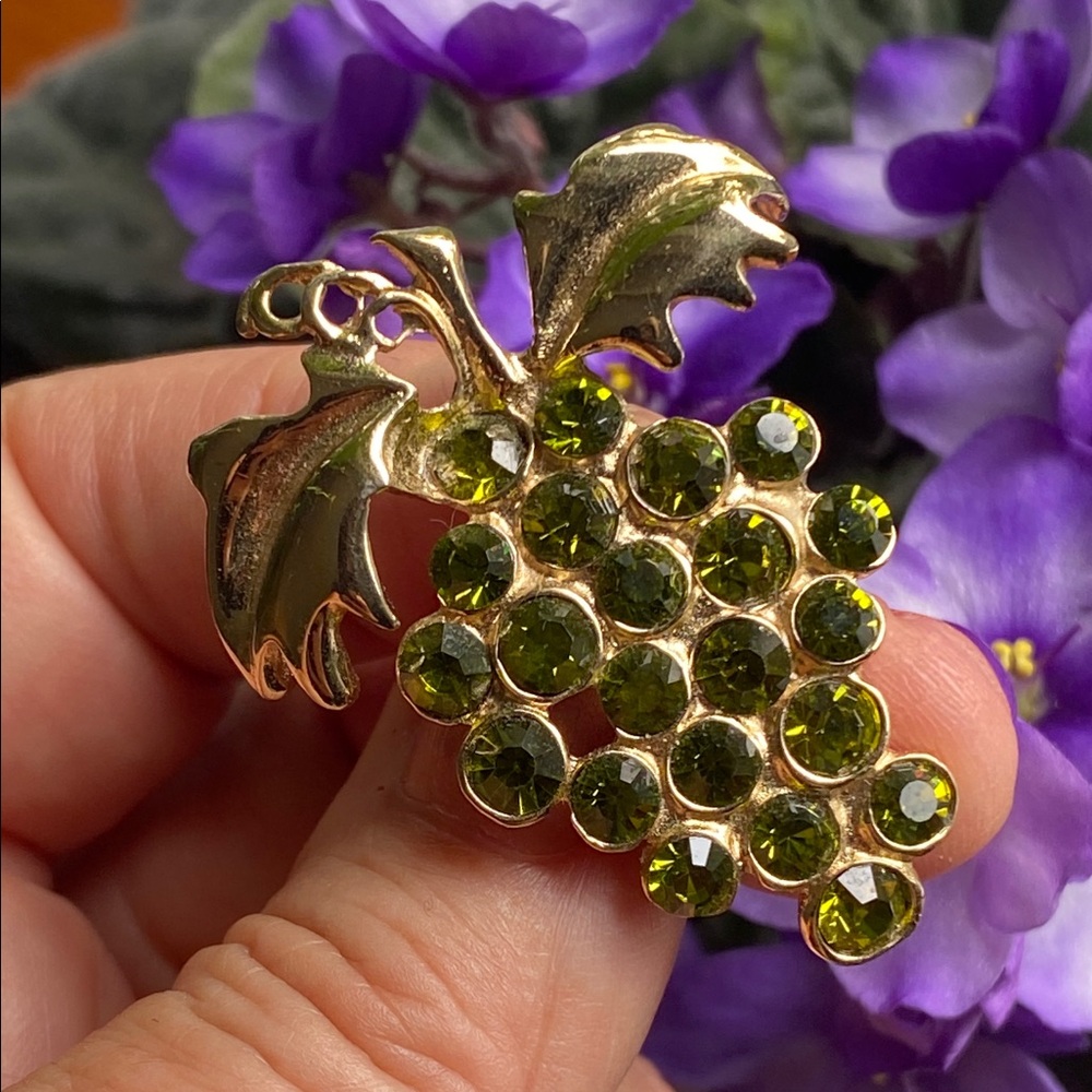 Elegant Gold and Green Grape Brooch